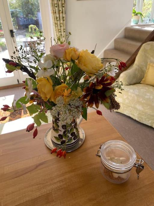 Cottage Barn Conversion On Working Farm Worcester Bagian luar foto