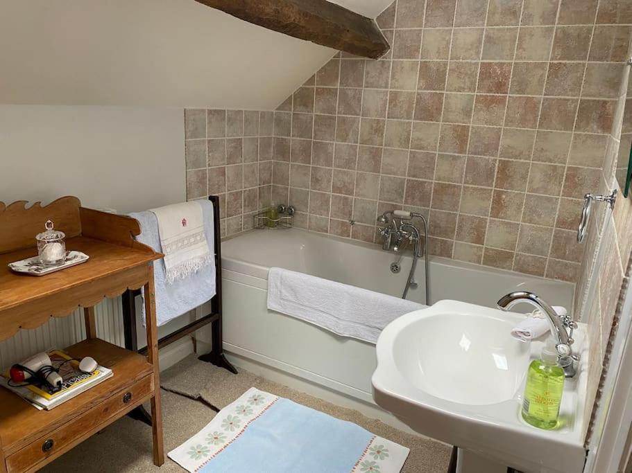 Cottage Barn Conversion On Working Farm Worcester Bagian luar foto