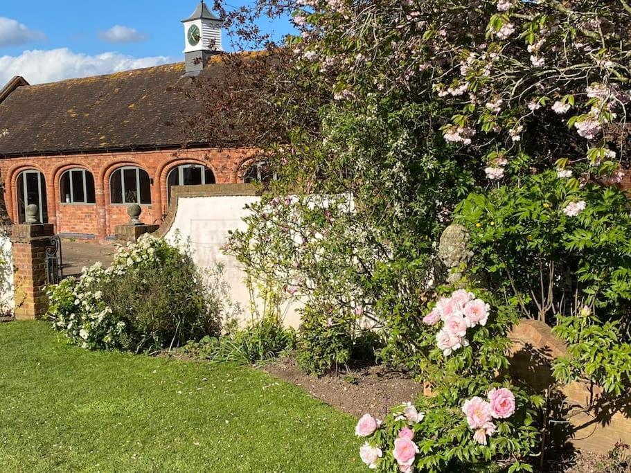 Cottage Barn Conversion On Working Farm Worcester Bagian luar foto